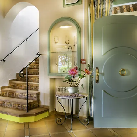 Hotel La Romarine 3*