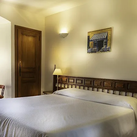 Hotel La Romarine 3*