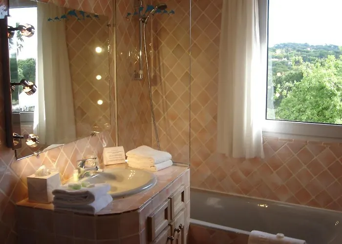 Hotel La Romarine 3*